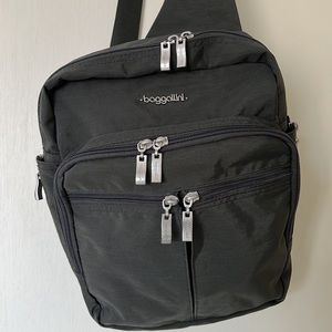 Beggallini cross body pack NWOT
